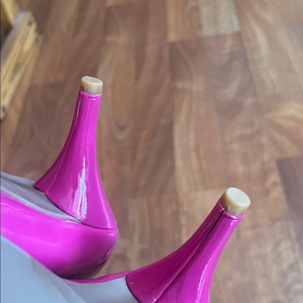 Like new Bandolino Fuchsia Heels - Picture 8 of 12